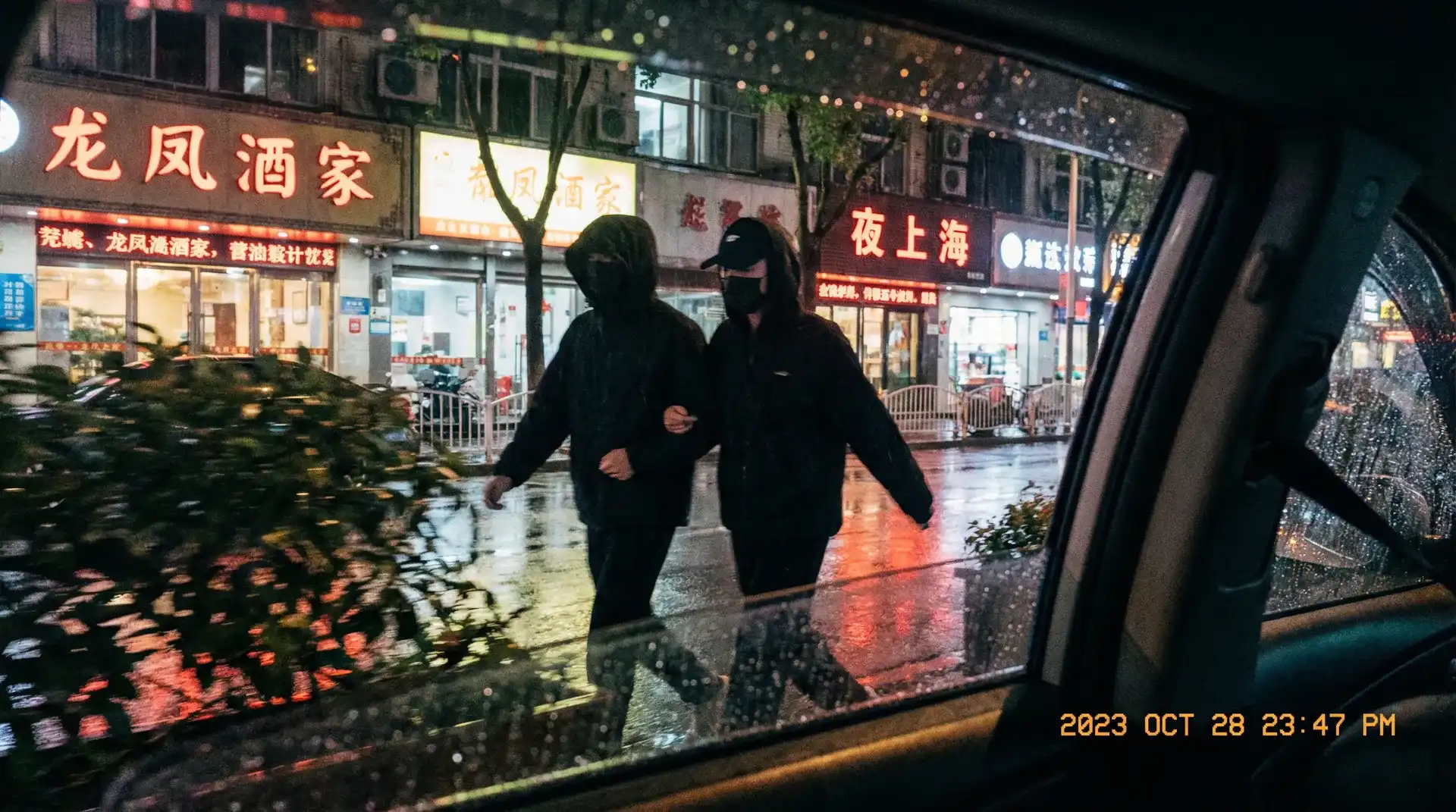 米兰体育官网 - 顶流明星深夜密会现场抓拍照片